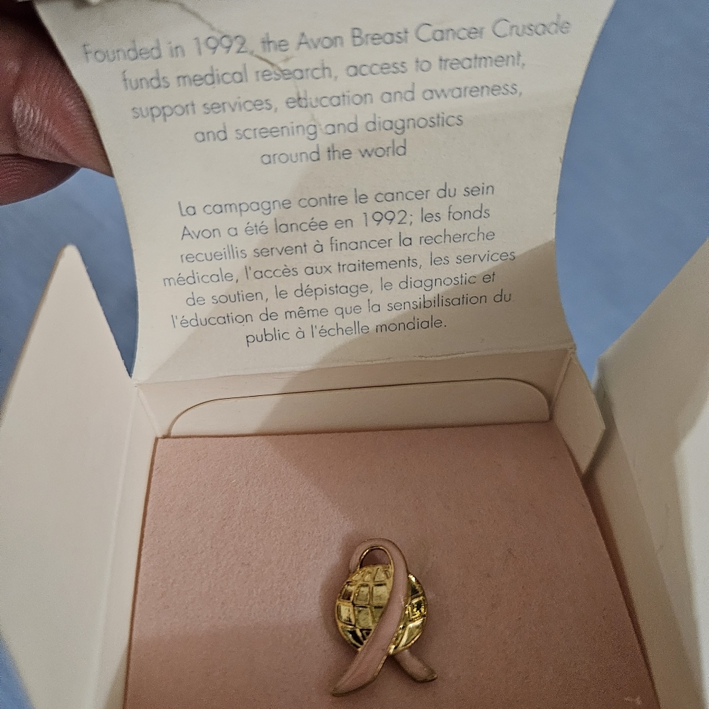 VINTAGE AVON Breast Cancer pin